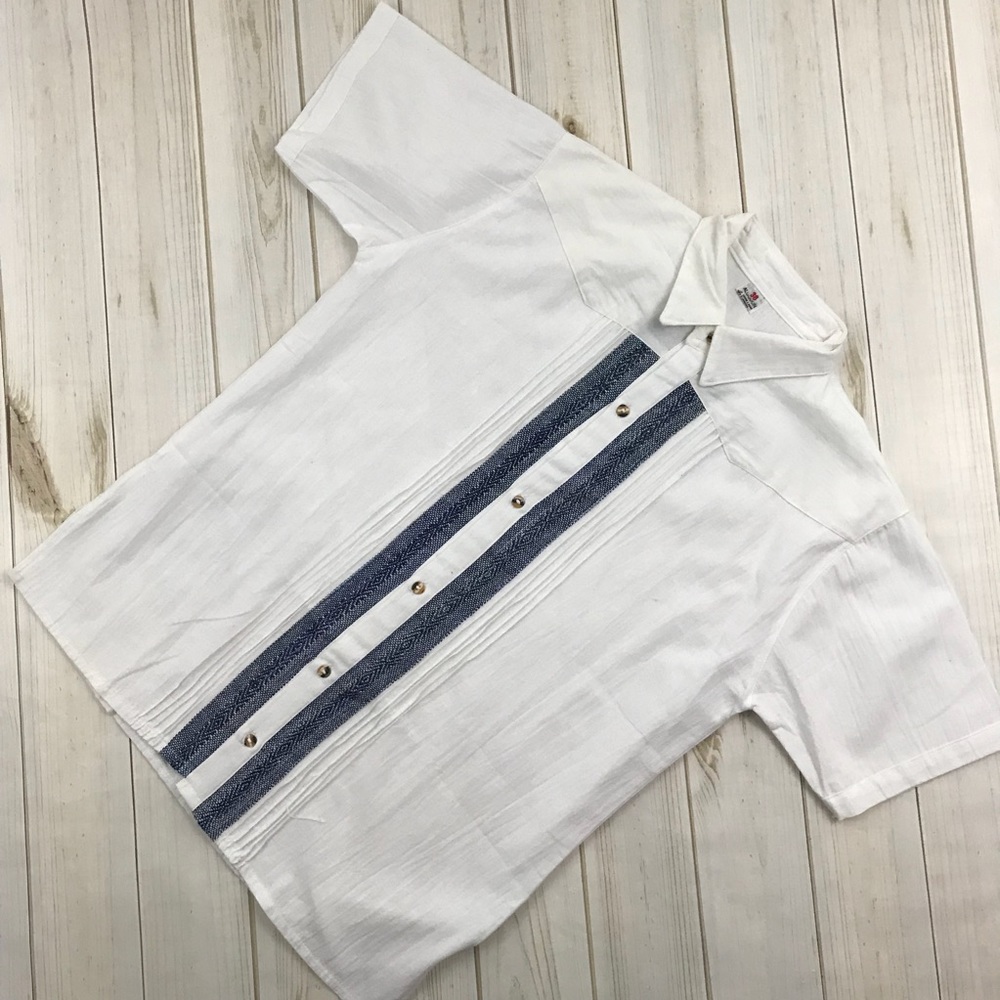 White short sleeve guayabera with blue embroidery